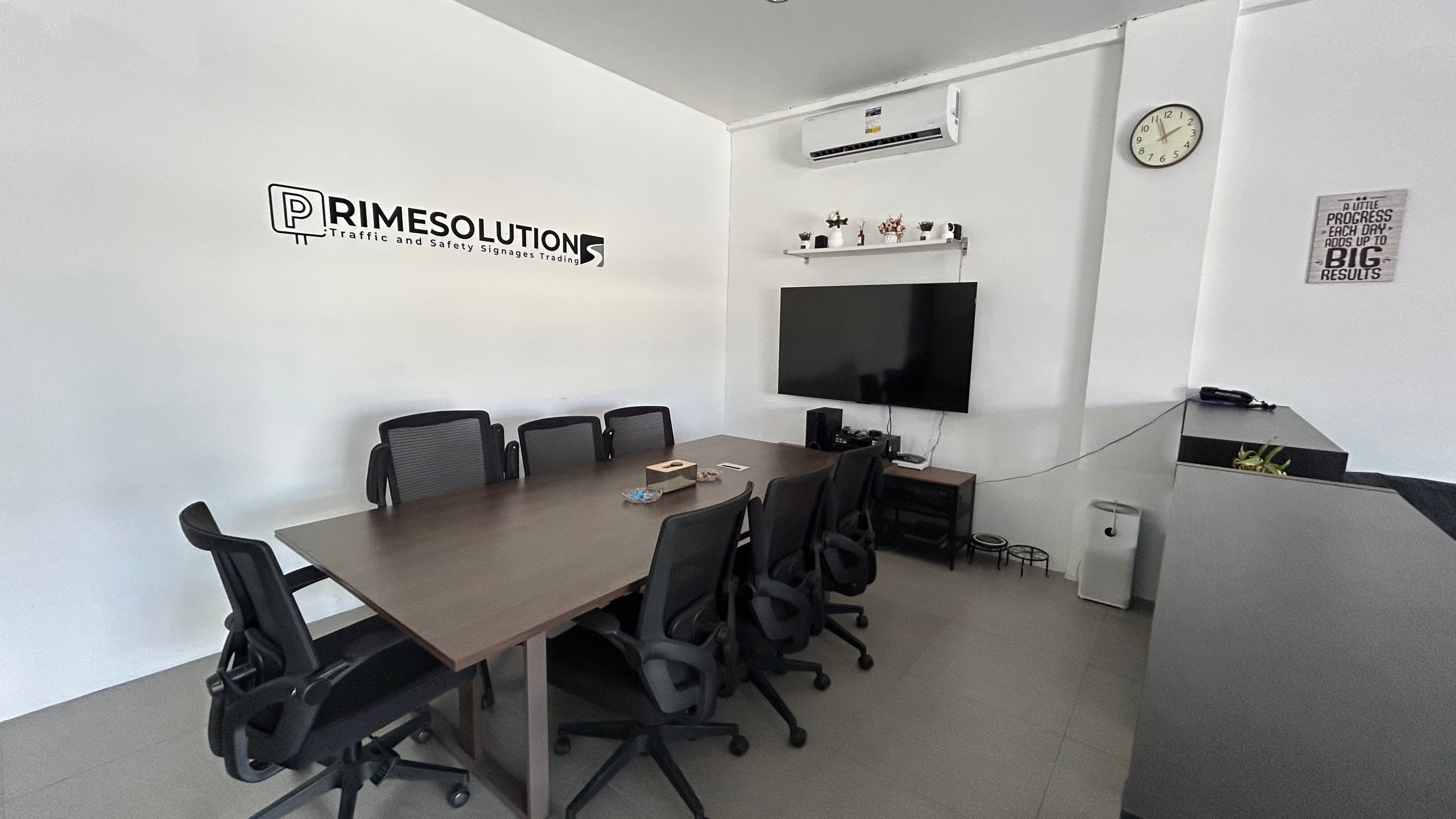 PRIMESOLUTIONS conference room
